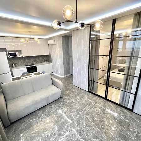 Сozy 704 Sunrise Apartments On The 22Nd Floor In The Center Odessa Dış mekan fotoğraf